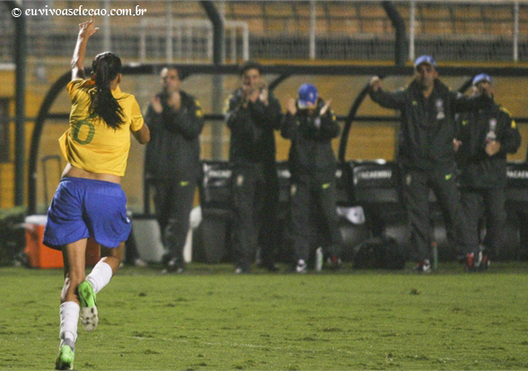 Andressa marcou o gol de penalti