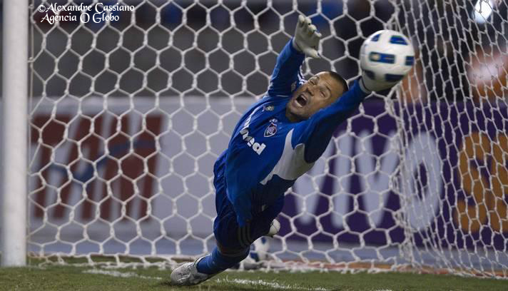 Diego Cavalieri pegando penalti do Fábio Júnior, no jogo FluminensexAmérica-MG