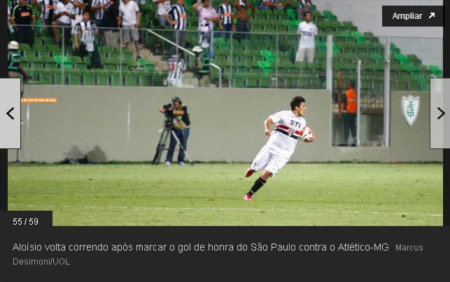 13.fev.2013 - Aloísio volta correndo após marcar o gol de honra do São Paulo contra o Atlético-MG, link da foto: http://esporte.uol.com.br/futebol/clubes/sao-paulo/fotos/#fotoNavId=pr9850618