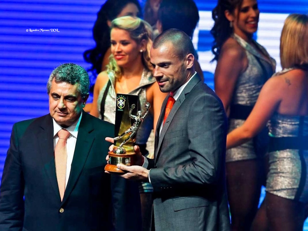 Diego Cavalieri premiado como o melhor goleiro do Campeonato Brasileiro de 2012