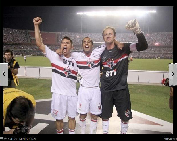 Rogério, Osvaldo e Lucas, do spfc comemorando o título
