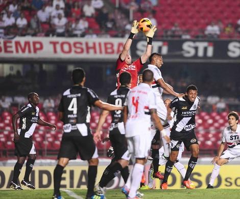 Foto do Roberto, goleiro da Ponte Preta.