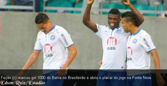 O jogador Feijão, do Bahia, comemora o gol 1000 do Bahia no Campeonato Brasileiro