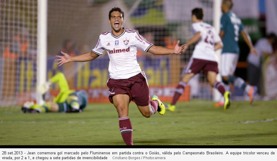 Jean, do Fluminense, comemora seu gol de virada no jogo Goiás1x2Fluminense