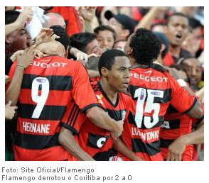 Jogadores comemoram a vitória no jogo Coritiba0x2Flamengo