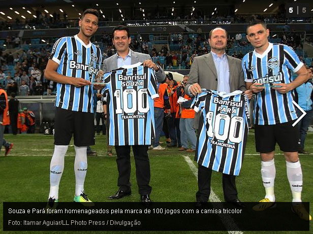Souza, este é o 103º jogo com a camisa do Grêmio, e Pará, foram homenageados por completarem 100 jogos com a camisa do Grêmio
