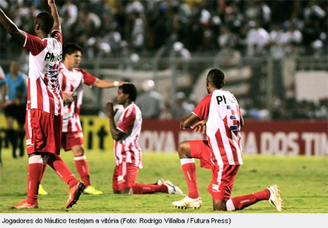 Jogadores do Náutico comemoram a vitória no jogo Ponte Preta1x2Náutico