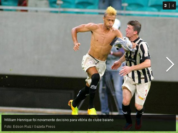 William Henrique, do Vitória, faz gol e aproxima seu time do G-4 no jogo Vitória2x1Goiás