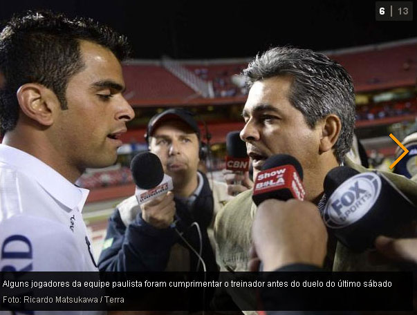 Ney Franco e Maicon cumprimentam-se no jogo São Paulo3x2Vitória