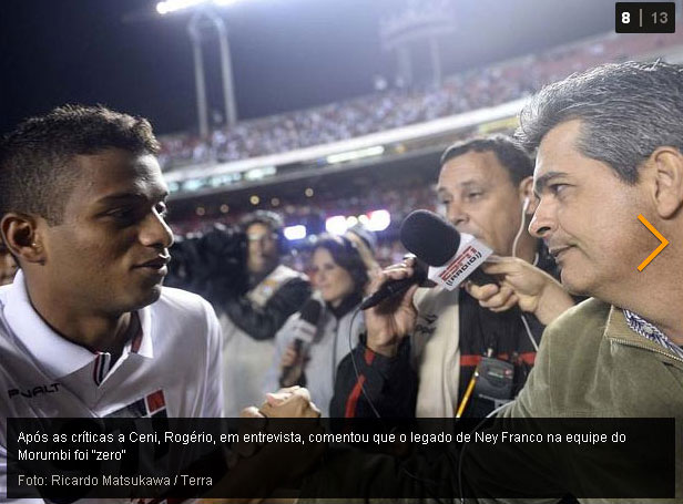 Ney Franco e Reinaldo cumprimentam-se no jogo São Paulo3x2Vitória