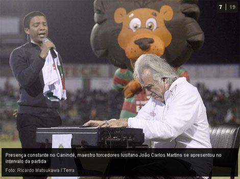 O maestro João Carlos Martins se apresentou no intervalo da partida Portuguesa1x2Goiás