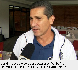 Jorginho, treinador da Ponte Preta, elogiando atuação do seu time no jogo Vélez Sarsfield 0x2 Ponte Preta