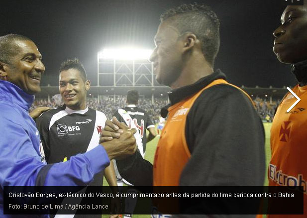 Jogadores do Vasco cumprimentam Cristóvão Borges