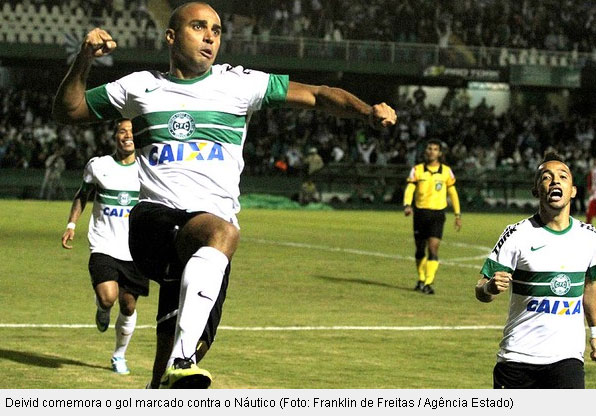 Deivid comemora seu gol contra o Náutico