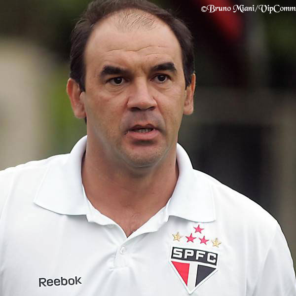 Ricardo Gomes assumiu o lugar de Muricy Ramalho após a Libertadores de 2009 e comandou o clube por um ano, levando a equipe à semifinal da Libertadores de 2010; ao término de seu contrato, a diretoria preferiu não renová-lo