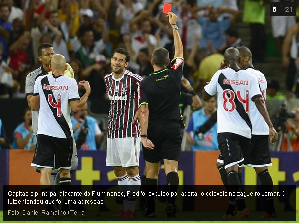 Fred é expulso por dar cotovelada no zagueiro Jomar, no jogo Fluminense1x3Vasco.