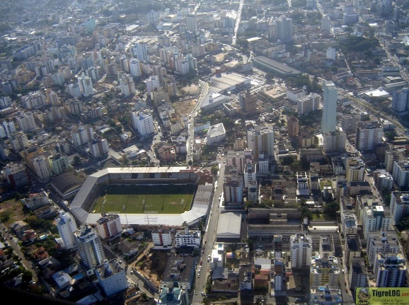 Estádio Heriberto Hülse, em Criciúma, Santa Catarina, Brasil