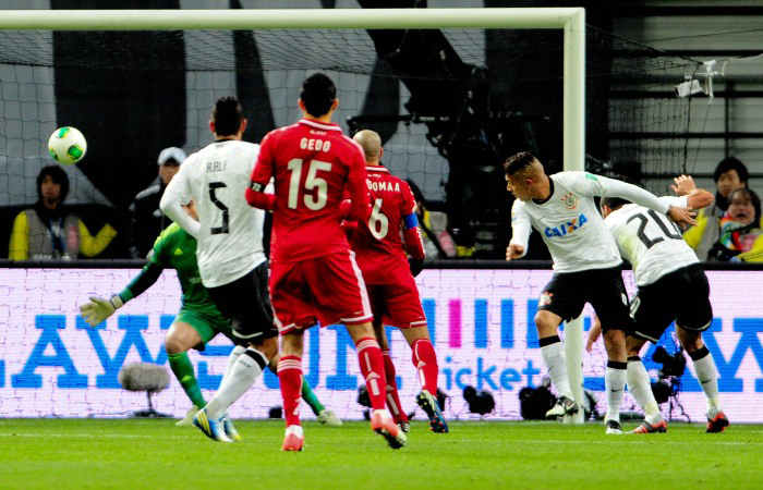 Paolo Guerrero, o que fez os gols da vitória do Corinthinas, no Mundial de Clubes 2012