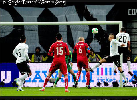 Paolo Guerrero, o que fez os gols da vitória do Corinthinas, no Mundial de Clubes 2012