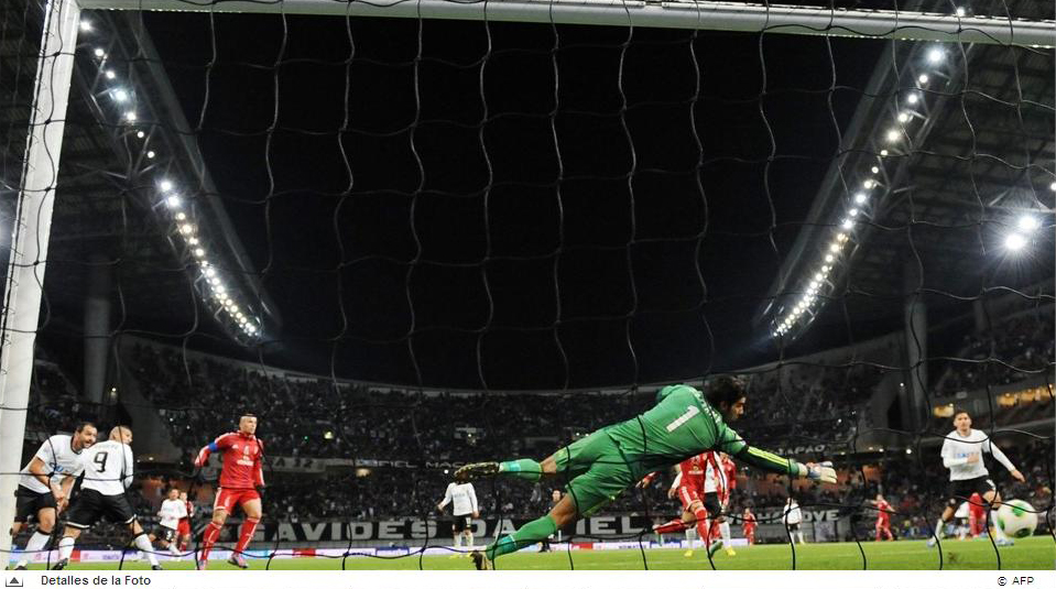 Paolo Guerrero, o que fez os gols da vitória do Corinthinas, no Mundial de Clubes 2012