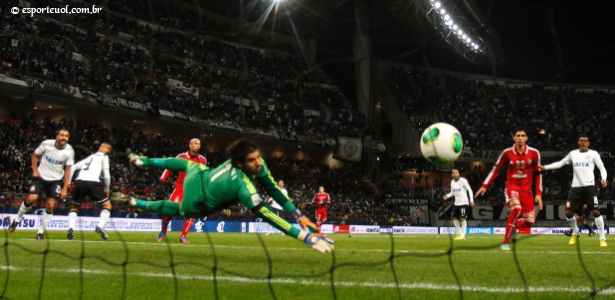 Paolo Guerrero, o que fez os gols da vitória do Corinthinas, no Mundial de Clubes 2012