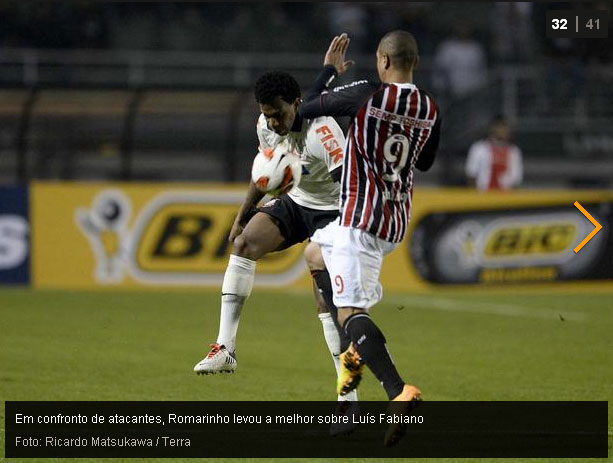 Romarinho ganhou a disputa da bola com Luis Fabiano no jogo da Recopa 2013:Corinthians2x0São Paulo