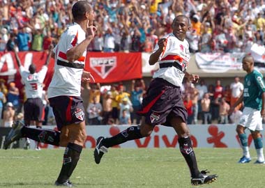 Aloisio comemorando SP2x0Goias