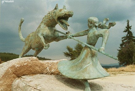Obra de Philippe Kaeppelin. Representa Marie-Jeanne Vallet em combate com o animal. A obra está em Auvers pequena vila de Haute-Loire.