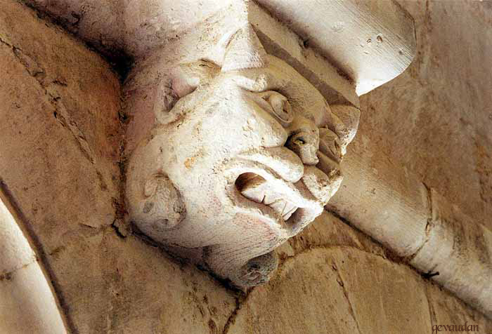 Tarasque. Esta figura está no monastério de Sénanque. Tarasque. Esta figura está no monastério de Sénanque.