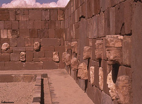 Interior do templo enterrado. Visite http://www.archaeology.org.