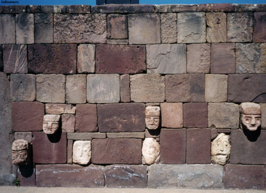 Visite http://www.jqjacobs.net/andes/tiwanaku.html