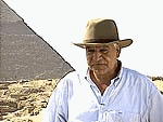 sr. Zahi Awas, diretor de Gizé.