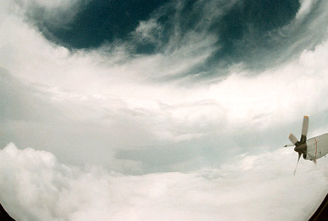Eyewall do furacão. Imagem do site: http://home.att.net