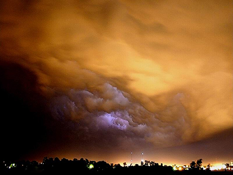 Fotos do tornado que teria ocorrido em Indaiatuba em maio de 2005