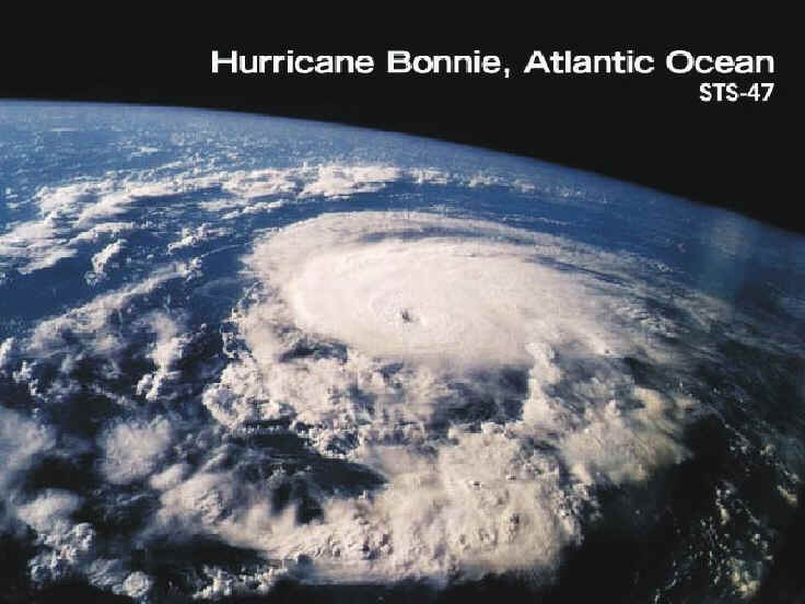 Foto do furacão Bonnie, no Oceano Atlântico
