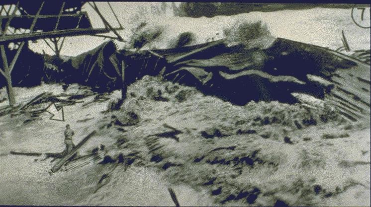 Tsunami passando sobre o Pier No. 1, Hilo Harbor. O homem indicado pela seta não sobreviveu. Foto feita pelo SS Brigham Victory, que estava atracado no momento do evento. Em 1946. Tsunami passando sobre o Pier No. 1, Hilo Harbor. O homem indicado pela seta não sobreviveu. Foto feita pelo SS Brigham Victory, que estava atracado no momento do evento. Em 1946.